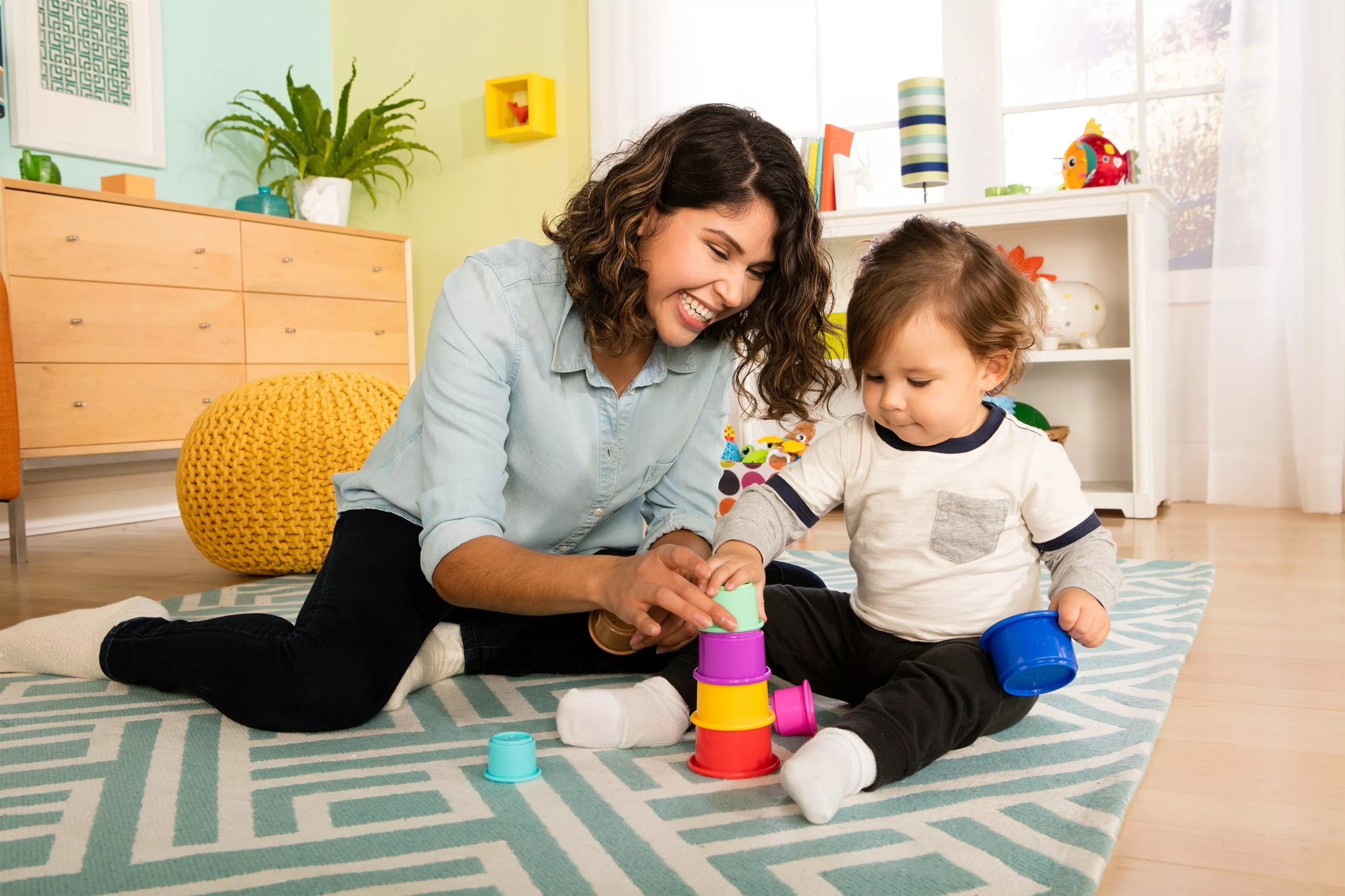 Spalvoti statymo puodeliai