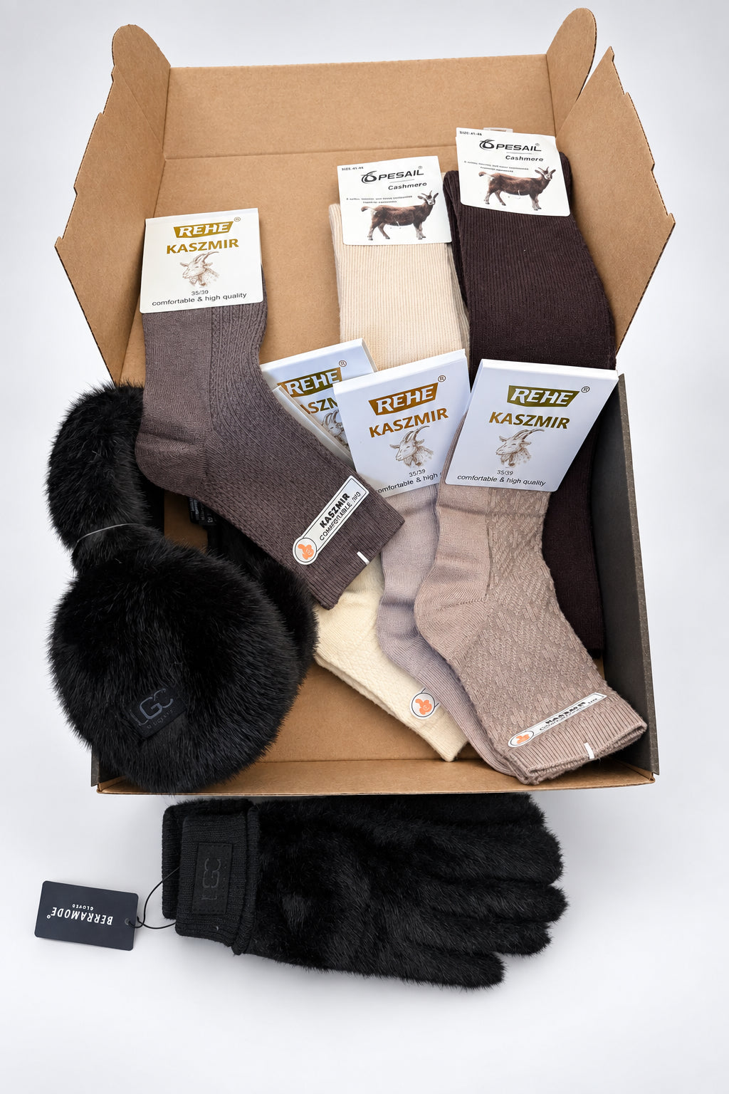 Autumnal set with cashmere socks and warm accessories