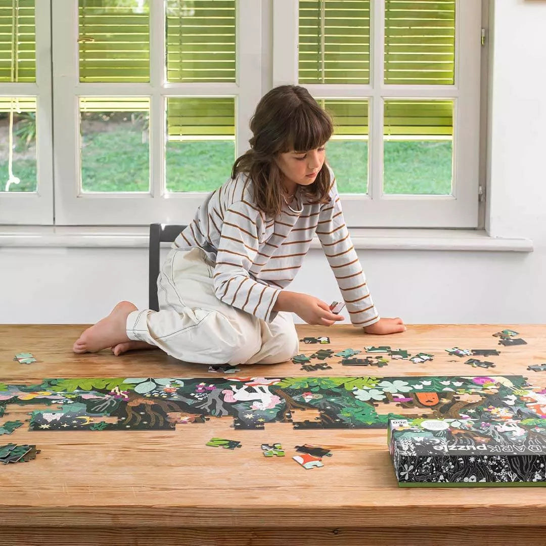 Tamsoje šviečianti dėlionė – Magiškas miškas