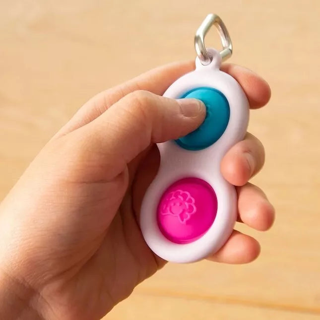 Sensorinis žaislas - raktų pakabukas „Simpl Dimpl“ (įvairių spalvų)