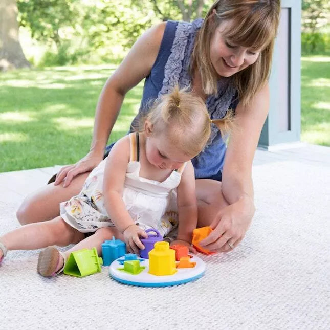 Formų ir spalvų rūšiavimo žaidimas PLUGZY