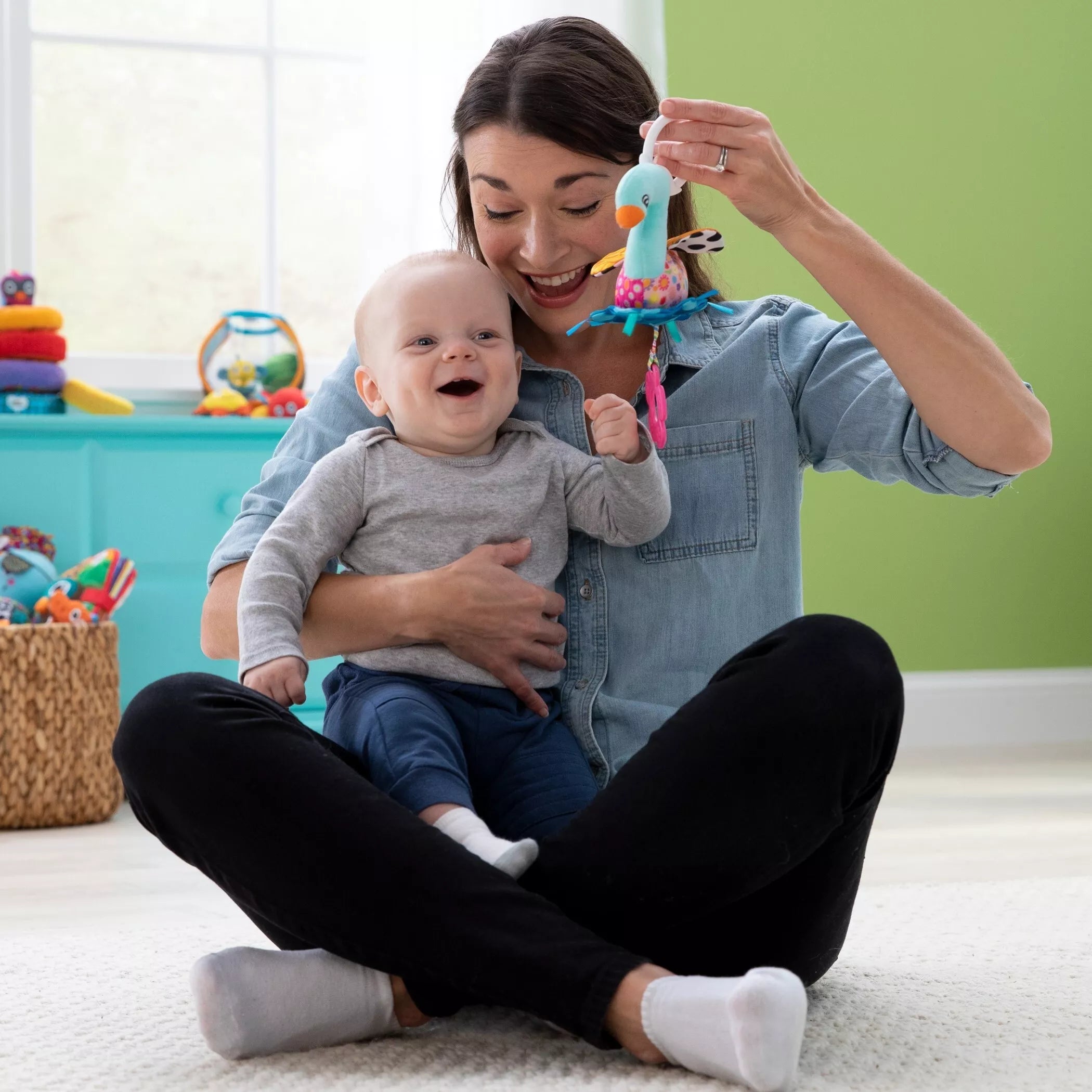 Pakabinamas kelioninis kūdikio žaislas „Gulbė Sierra“